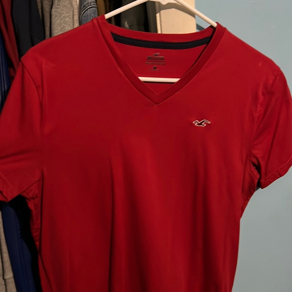 Hollister tee